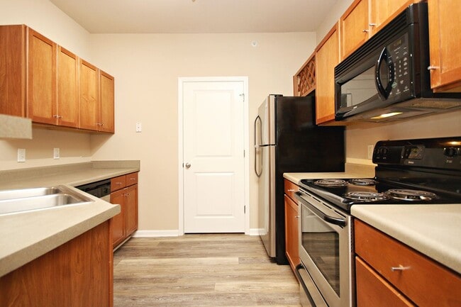Foto del edificio - Pet-Friendly 1BR Condo in Walker Square – Walk to UVA Medical Center