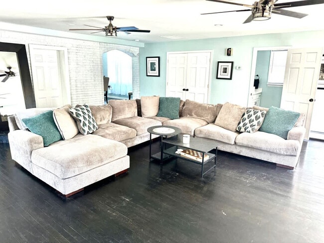 Building Photo - 14386 Calvert St