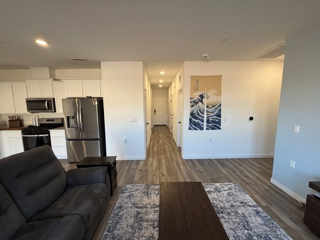 Foto del edificio - 1872 W Graham St