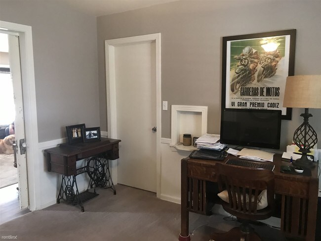 Building Photo - 3 br, 1.5 bath House - 5622 E Douglas Ave ...