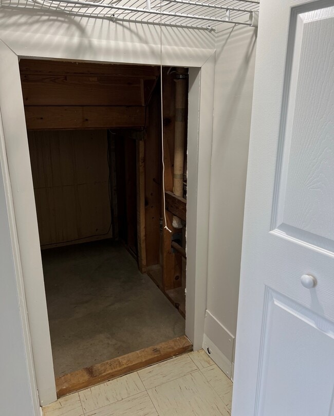 Building Photo - 75 Birchwood Dr