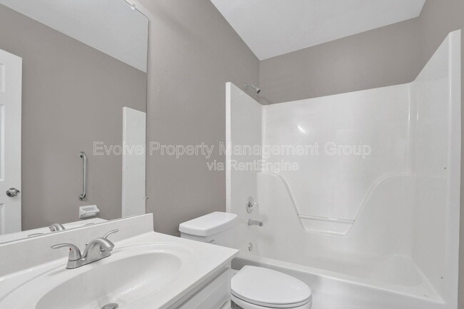 Foto del edificio - 3014 Meadows Ln