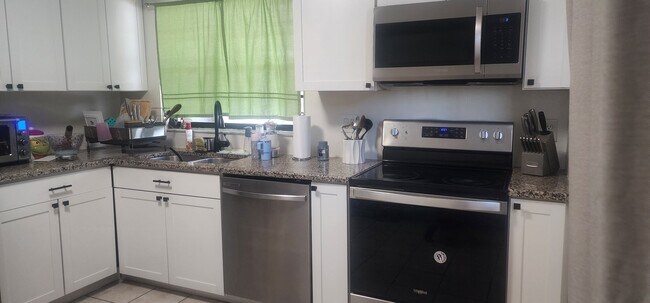 Building Photo - 10701 Key Lime Way