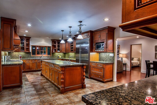 Foto del edificio - 659 S Highland Ave