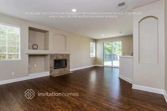 Foto del edificio - 9396 Lakepoint Dr