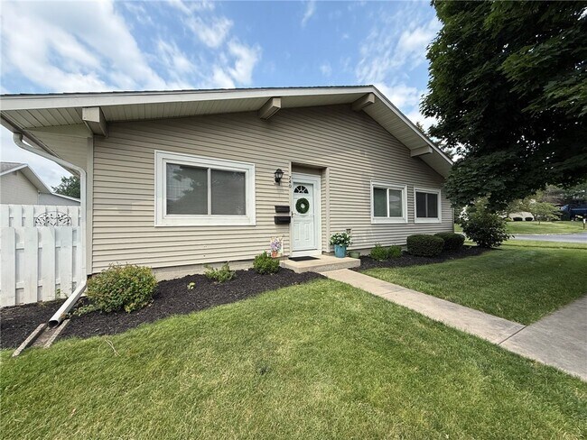 Foto del edificio - 740 Eastbrooke Ln