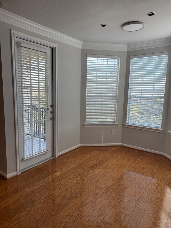 Building Photo - 7575 Kirby Dr