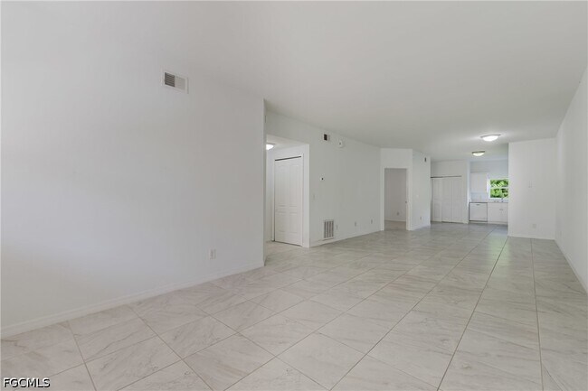 Foto del edificio - 5612 Rose Garden Rd