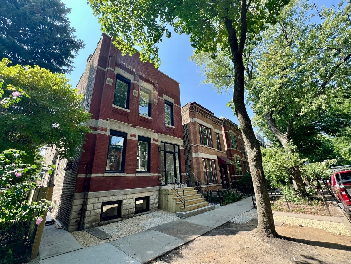 Primary Photo - 822 N Winchester Ave