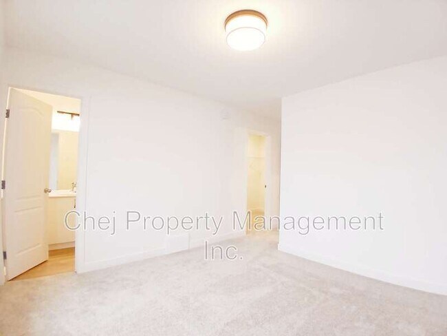 Photo du bâtiment - 1942-1209 209 St NW