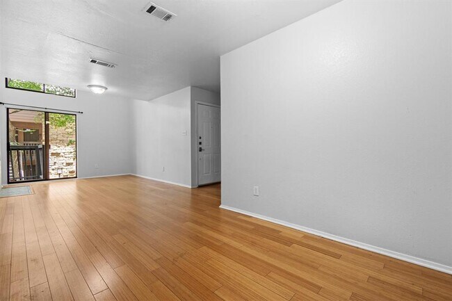 Foto del edificio - 3627 Menchaca Rd