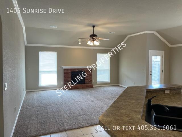 Building Photo - 1405 Sunrise Dr