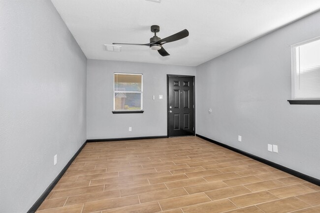 Building Photo - 1121 Lovett St