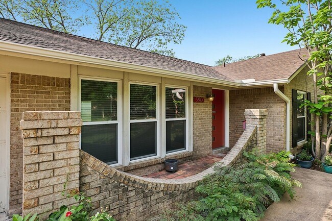 Foto del edificio - 5900 Gateshead Dr