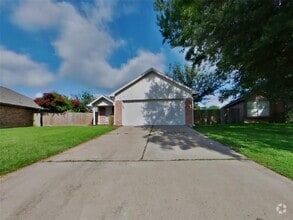 Building Photo - 8711 Croteau Dr