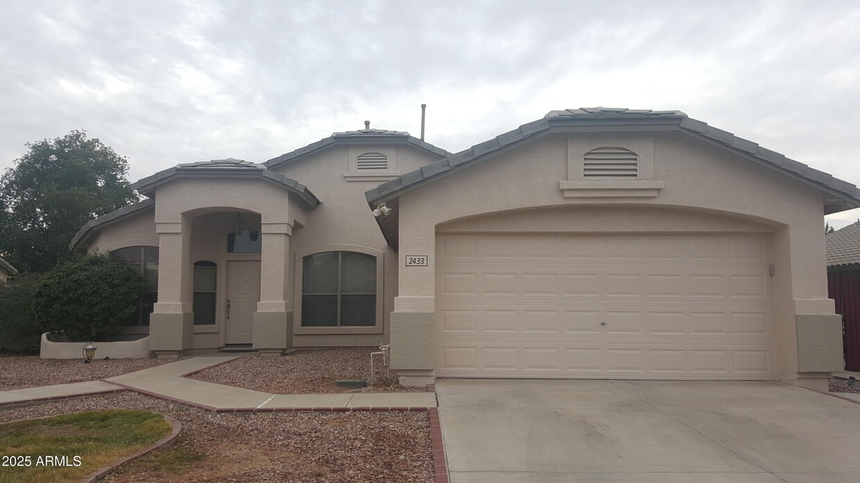 Foto principal - 2433 E Nathan Way