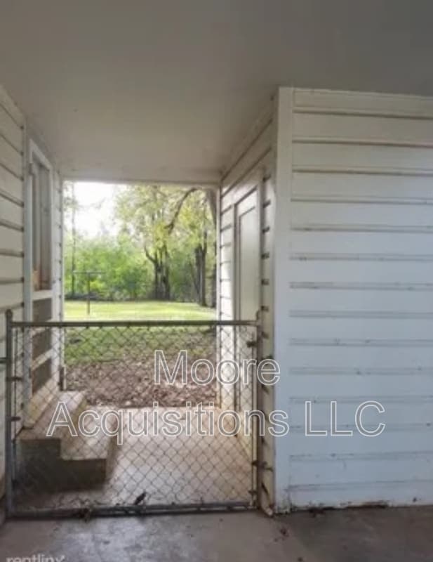 Building Photo - 1046 W Star St