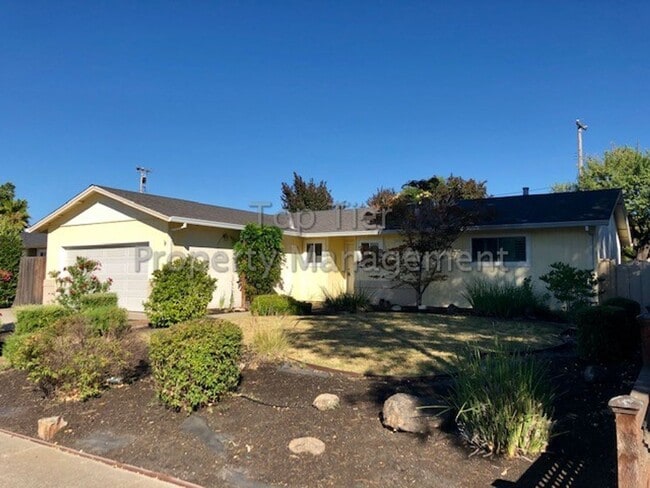 Building Photo - 3 Bd/2 Ba (plus office), 1496 sf ranch-sty...