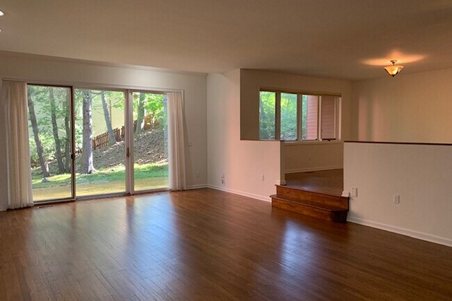 Foto del edificio - 17 Hidden Ledge Rd