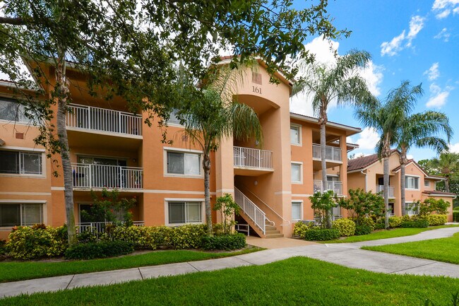 Building Photo - 161 SW Palm Dr