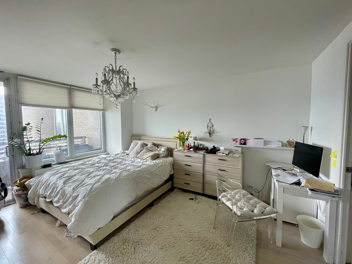 Foto principal - 330 E 38th St