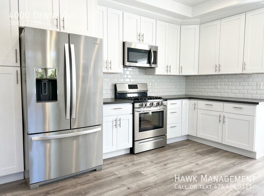 Primary Photo - Charming Studio City home located in a hig...