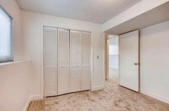 Foto del edificio - 10418 Jellison Way