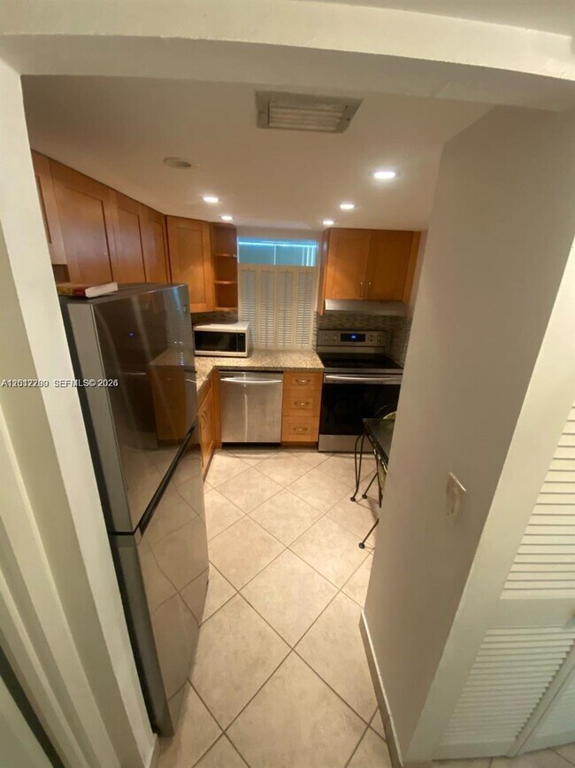 Foto del edificio - 17570 Atlantic Blvd