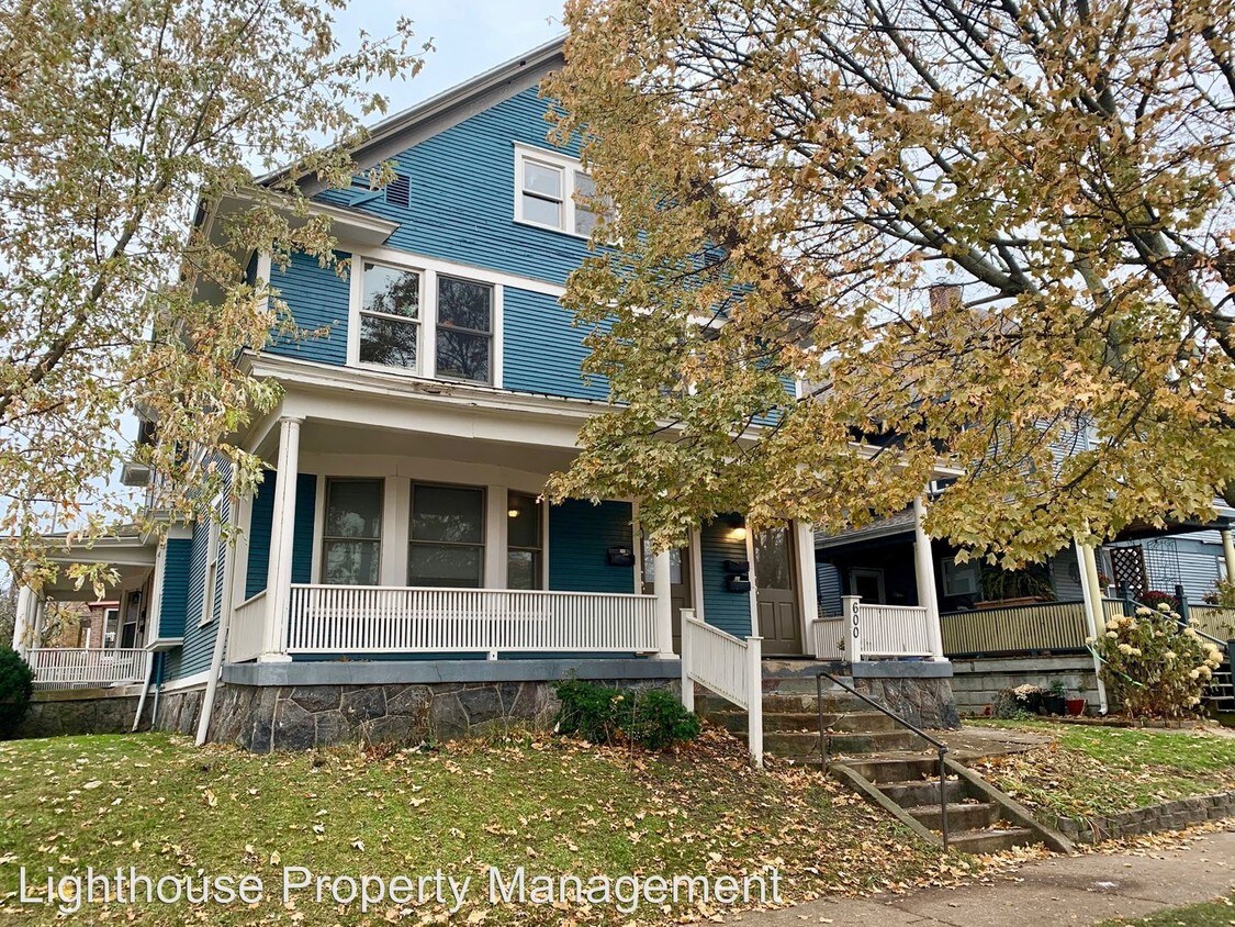 Primary Photo - 300 Pleasant St SE