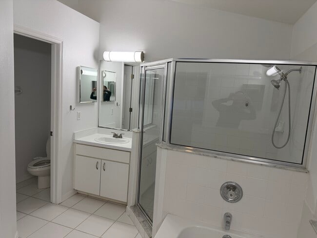 Building Photo - 30643 Tremont Dr