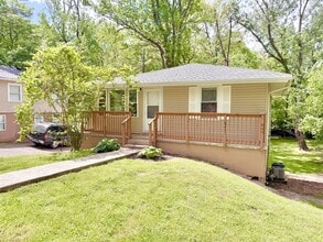 Building Photo - 422 Hickory Hill Dr