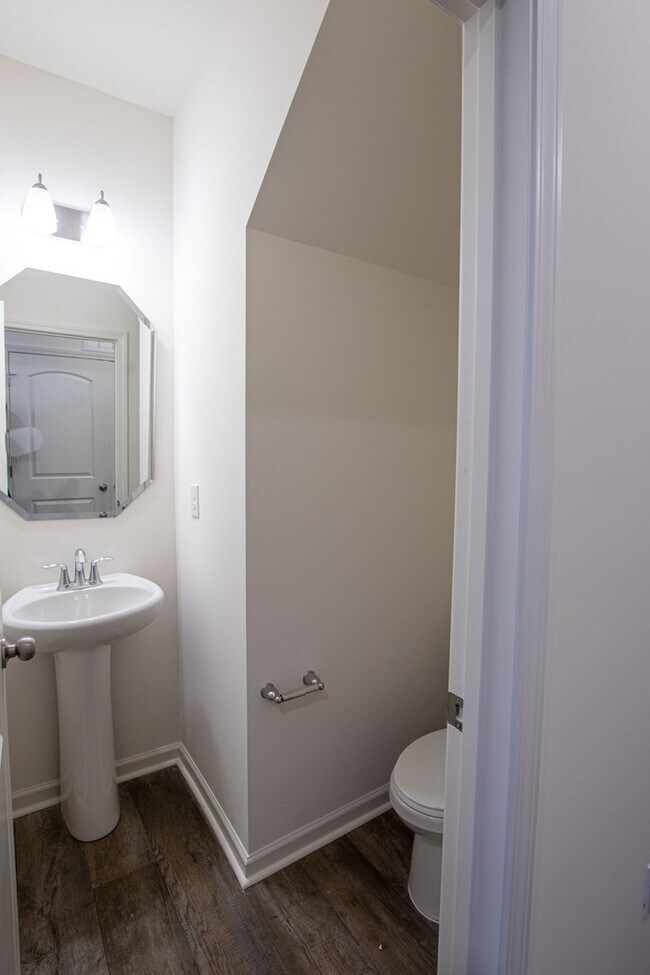 Foto del edificio - 3 br 2.5 ba townhome with 1 car garage Ready now!