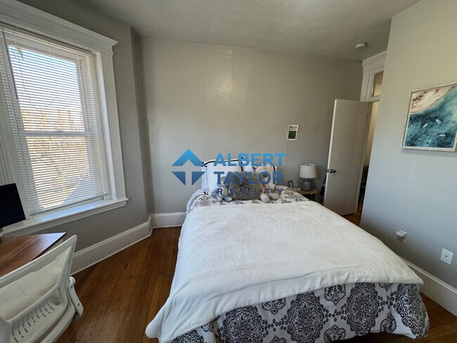 Building Photo - 466 Park Dr