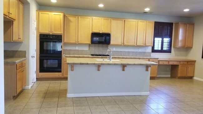 Building Photo - 953 Campfire Cir