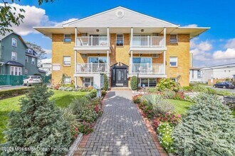 Building Photo - 301 Sixth Ave