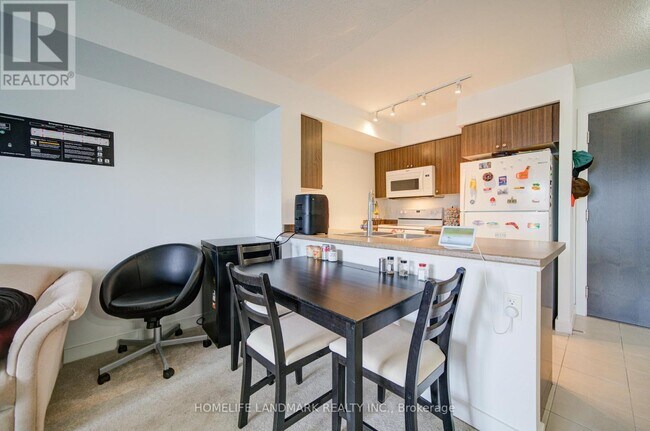 Photo du bâtiment - 1346 Danforth Rd