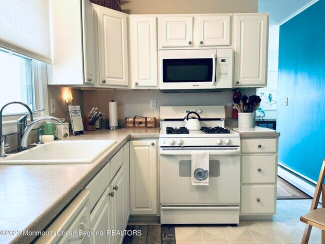 Foto del edificio - 513 Lakeside Ave