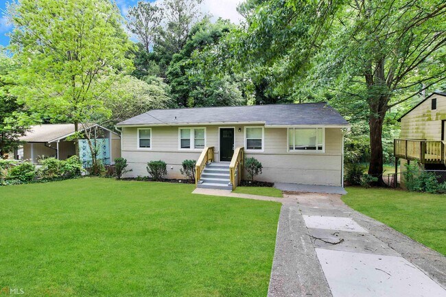 Building Photo - 3122 Latona Dr SW
