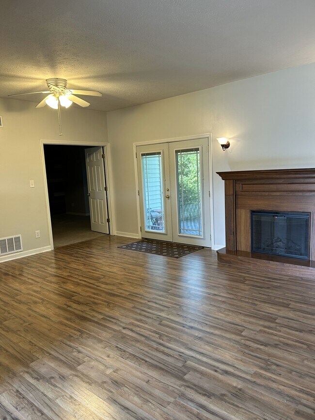 Sala de estar - 1267 Norberry Ct