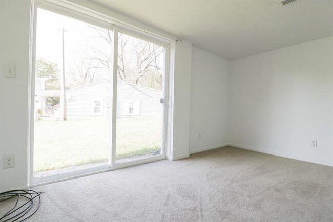 Building Photo - 206 Greenwood Dr