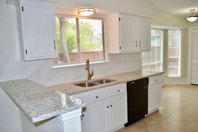 Foto del edificio - Freshly remodeled 3 bed 2 bath home!