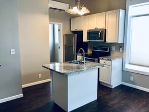 Building Photo - 527 Main St