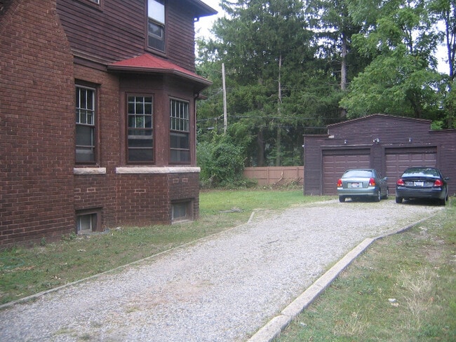 Building Photo - 1209 S State St