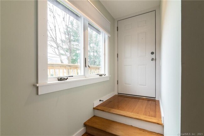 Foto del edificio - 23 S Main St