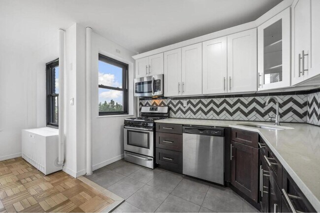 Foto del edificio - 325 Clinton Ave