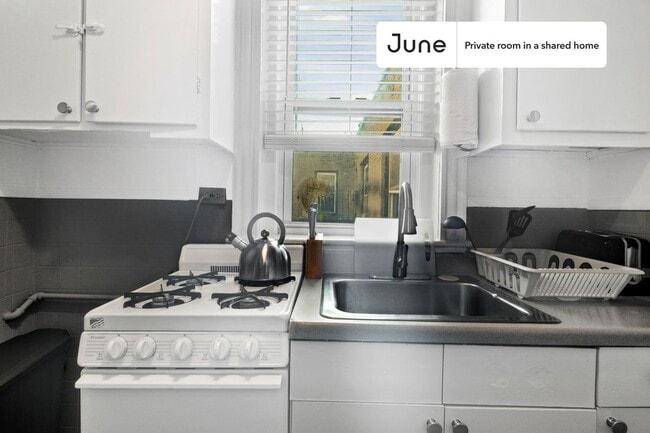 Building Photo - Room in Shared 2 bed/1 bath home