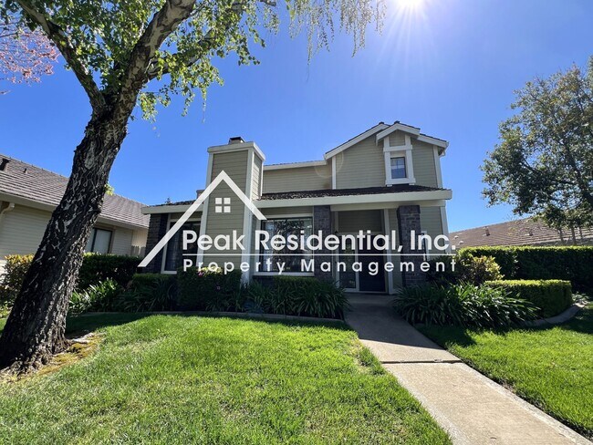 Building Photo - Spacious 3bd/2.5ba Roseville Home In Gated...