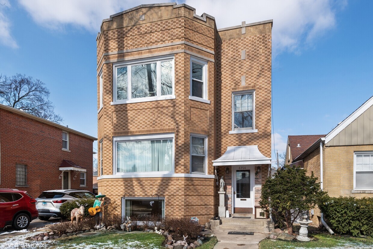 Primary Photo - 6354 N Leroy Ave