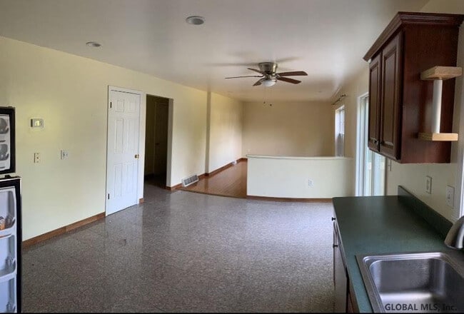 Building Photo - 7 Weigand Ln