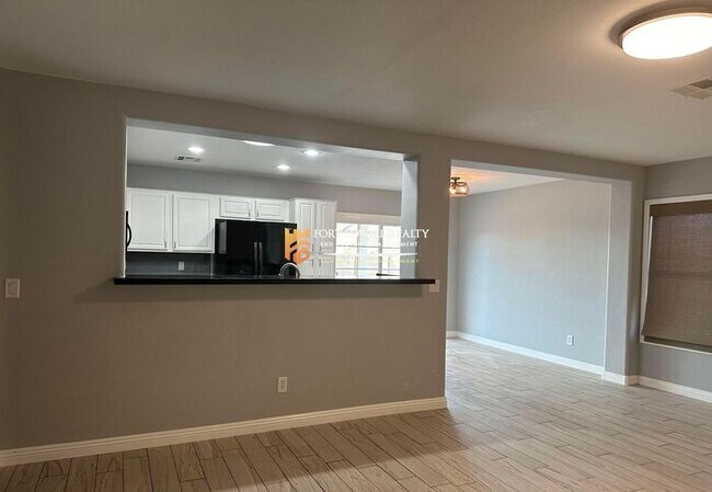 Foto del edificio - 1401 S 228th Ln